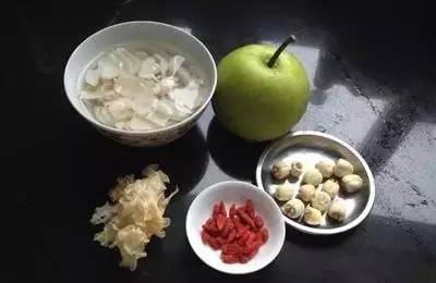 我是醫生，常煮這碗「去斑瘦身湯」給自己和女兒喝，臉上的斑消失了，女兒瘦五公斤，汙血排得超乾淨！