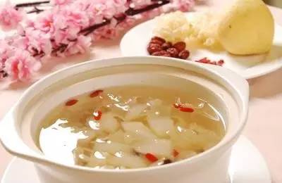 我是醫生，常煮這碗「去斑瘦身湯」給自己和女兒喝，臉上的斑消失了，女兒瘦五公斤，汙血排得超乾淨！
