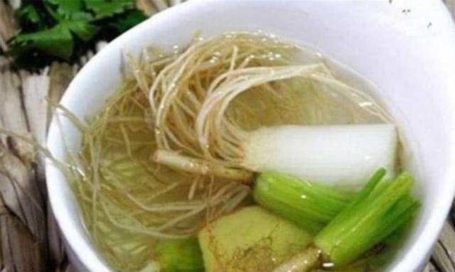 咳嗽不停太難受？蔥鬚生薑煮水喝，快速止咳，堅持7天，鼻炎也好了