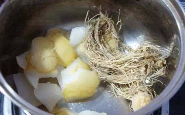 咳嗽不停太難受？蔥鬚生薑煮水喝，快速止咳，堅持7天，鼻炎也好了