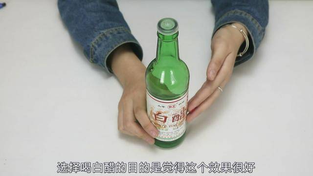 喉嚨不小心卡住，千萬不要只喝醋，教你一個小方法，再也不怕被卡