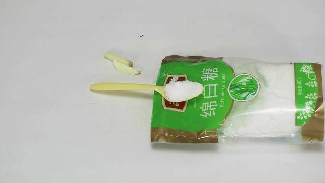 喉嚨不小心卡住，千萬不要只喝醋，教你一個小方法，再也不怕被卡