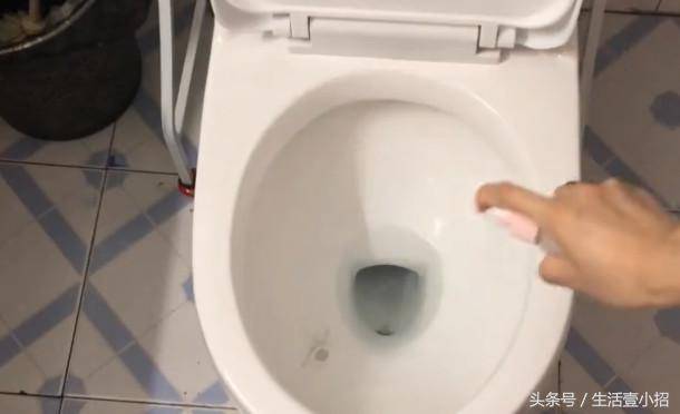 牙膏加到白醋里太厲害了，放一次能幫家裡省下很多錢，太實用了