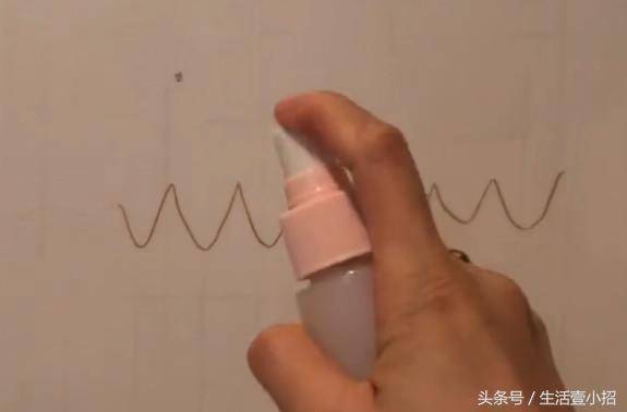 牙膏加到白醋里太厲害了，放一次能幫家裡省下很多錢，太實用了
