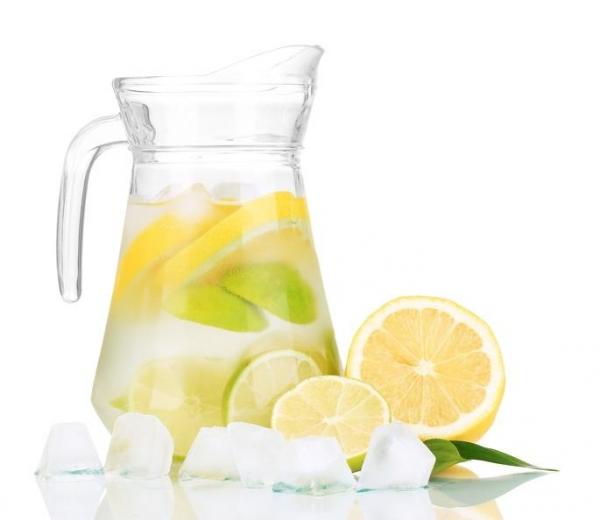 「檸檬」用「冷水」還是「熱水」泡才有養生效果？許多人喝了幾十年都喝錯了！