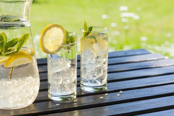 「檸檬」用「冷水」還是「熱水」泡才有養生效果？許多人喝了幾十年都喝錯了！