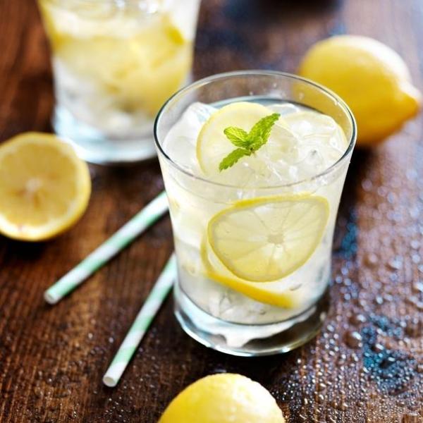 「檸檬」用「冷水」還是「熱水」泡才有養生效果？許多人喝了幾十年都喝錯了！
