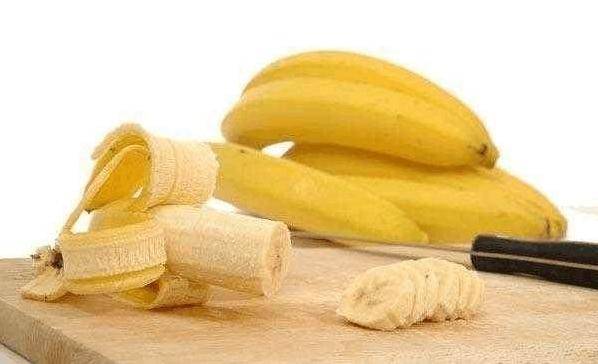 香蕉致癌？！醫生告誡：香蕉和它一起吃比「砒霜」還毒！