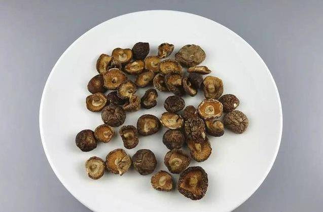 2分鐘把幹香菇變軟，就連黑木耳也一樣，太實用了