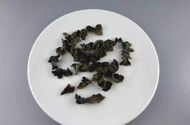2分鐘把幹香菇變軟，就連黑木耳也一樣，太實用了