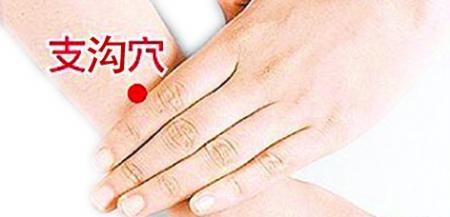 抑鬱消沉、唉聲嘆氣、失眠多夢，艾灸此穴，讓你神采氣揚！