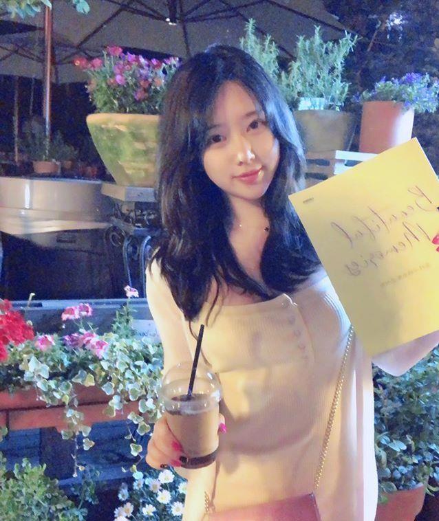 花店老闆愛上健身，從嬌小身材到迷人線條，網友：最後兩張圖才是重點