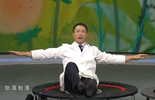 腰上「游泳圈」難去？輕鬆三招教你練出小蠻腰！
