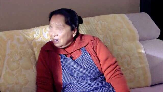 剛生完女兒，婆婆就拎三桶奶粉回來，我當面就扔，老公不敢吭聲