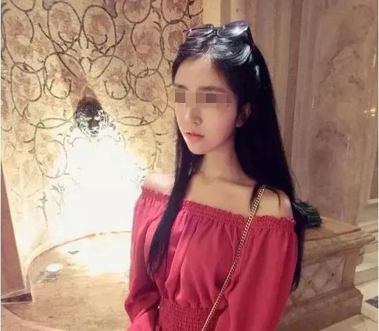 結婚半年，漂亮妻子從不洗頭，老公受不了味，強製幫她洗，剛洗上丈夫就傻了 