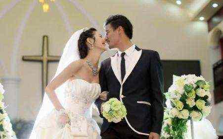 繼母為了弟弟讓我嫁給村裡的傻子，婚後傻子說的一句話我感動不已