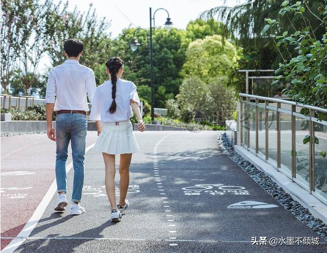 婆婆說：我給了你丈夫和彩禮，媳婦答：我媽給了你兒子妻子和陪嫁