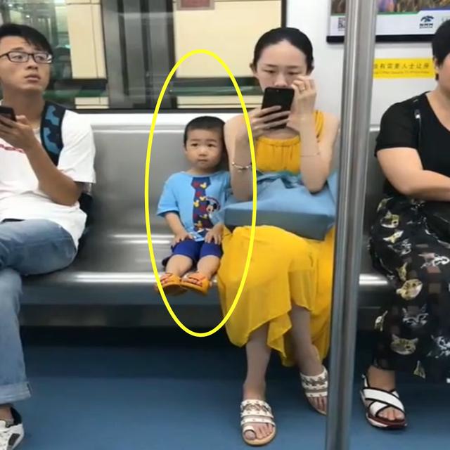 小男孩才3歲家教特別好，讓許多臺灣父母羨慕不已，網友：真懂事