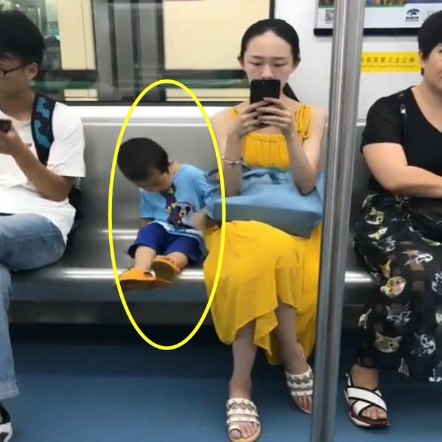 小男孩才3歲家教特別好，讓許多臺灣父母羨慕不已，網友：真懂事