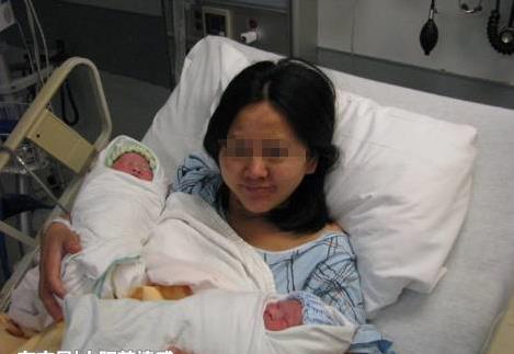 我剛生下雙胞胎兒子，老公高興的親了親雙兒子，轉身和我提出離婚 