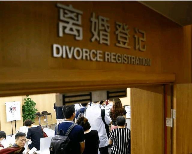 老公出軌婆婆卻要我淨身出戶！辦完離婚後「收到一條簡訊」我淚如雨下！