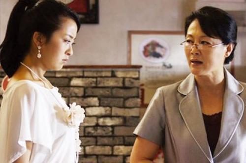 老公出軌婆婆卻要我淨身出戶！辦完離婚後「收到一條簡訊」我淚如雨下！