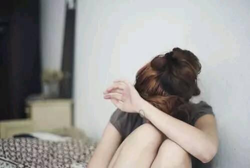 老公出軌婆婆卻要我淨身出戶！辦完離婚後「收到一條簡訊」我淚如雨下！