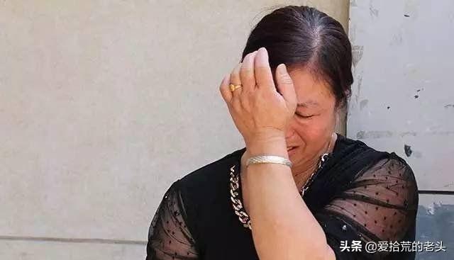 母親藉口打工離家出走，兒子苦尋9年無果，結婚時才知母親住身邊