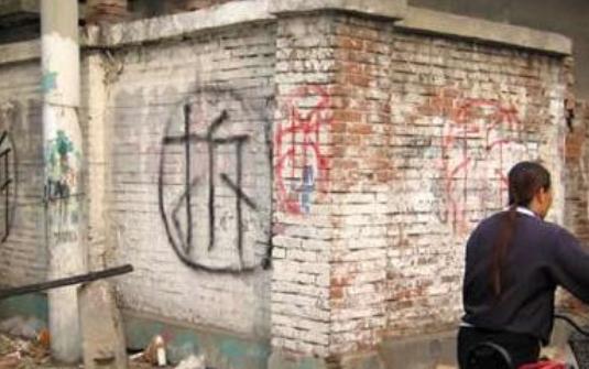 岳母家拆遷得500萬，哥哥說嫁出去就是客人，妻子：我就是客人