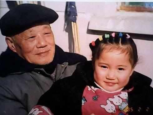 姑姑結婚問爺爺要嫁妝，爺爺拿不出錢，她的一番話讓爺爺老淚縱橫