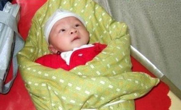 拋棄患難妻子，偷偷外出會情人意外車禍身亡，多年後兒子養妻子老