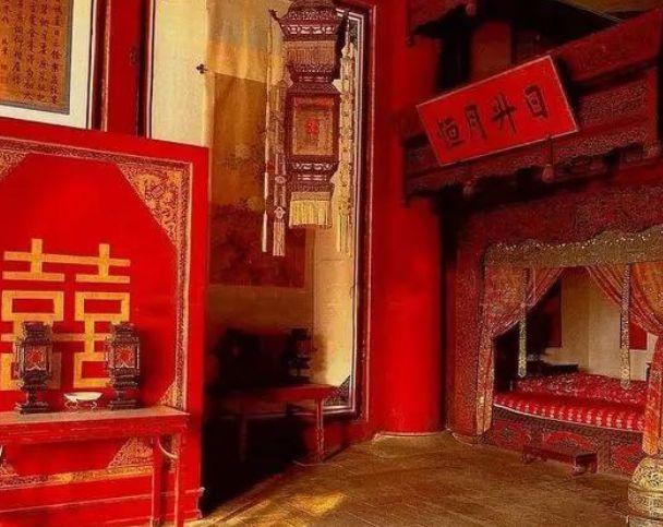 新婚夜丈夫剛進臥室就暈倒了，妻子把他送醫院，醫生悄悄道：真棒