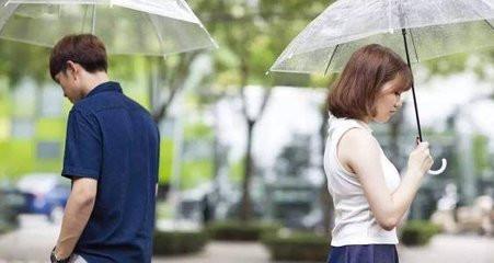 再婚後接女兒來家住，女兒晚上總說冷，看到女兒的被子，淚目