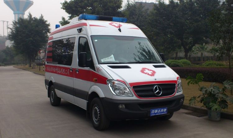 妻子車禍變傻子，俺帶大肚子情人回家，發現門反鎖，撬開後，愣啦
