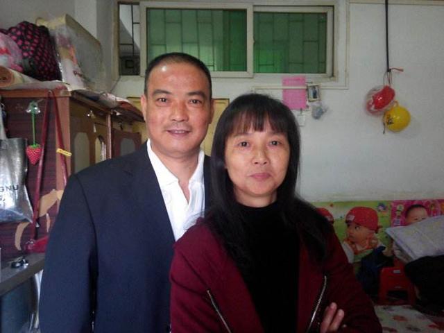 52歲爸爸再婚，她氣得斷絕關係，半年後悄悄回家，大大方方喊媽