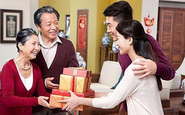 和男友民政局排隊領證，婆婆突然趕來要我這樣對待父母？我掉頭就走