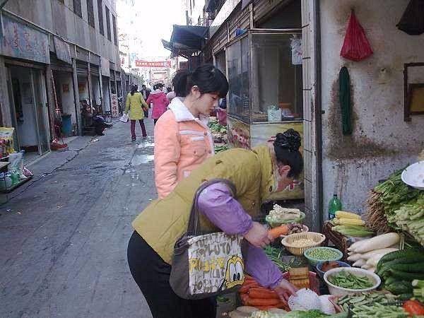 中秋節團圓，婆婆不讓老奶奶上桌，看到老奶奶的碗我瞬間明白了！