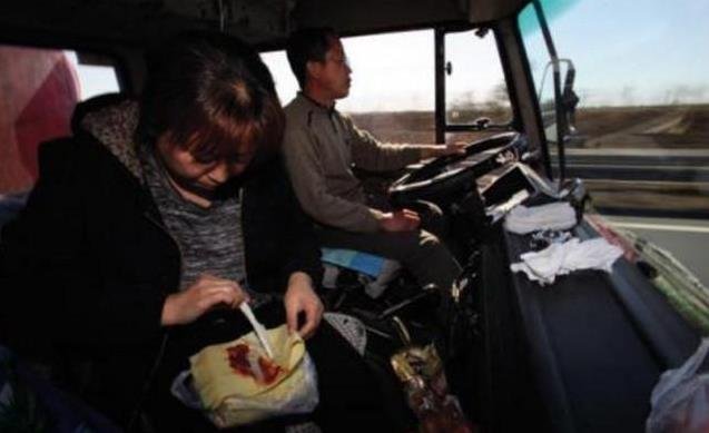 為什麼貨車司機一般都會帶著老婆一起跑貨？一位老司機偷偷告訴你「實情」！