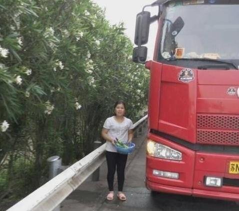 為什麼貨車司機一般都會帶著老婆一起跑貨？一位老司機偷偷告訴你「實情」！