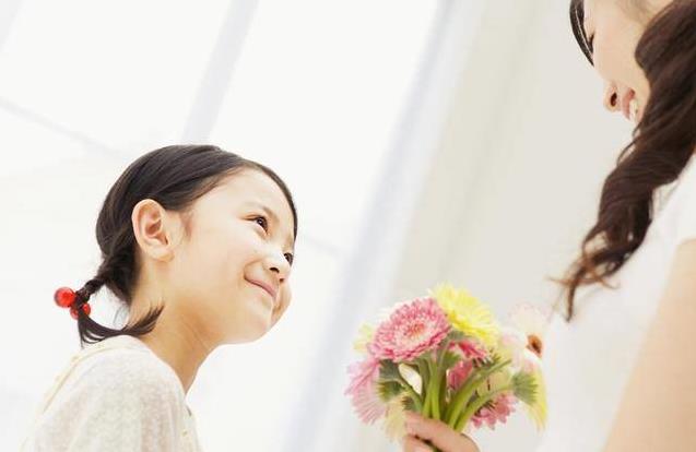 離婚後，我接婆婆一起生活，女兒翻出一本日記本，打開後我哭了