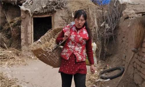 老婆太醜，我打工五年不願回，兒子生日，見到老婆的樣子我傻了
