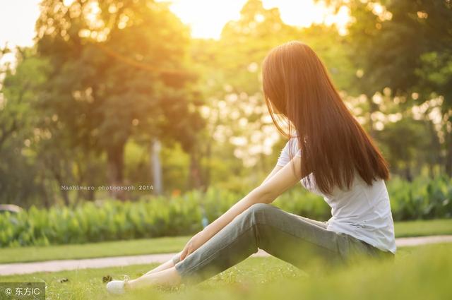賣妹妹抵哥哥彩禮，爹把女兒嫁給大18歲的混混，3年後妹妹樂了