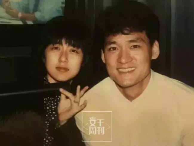 妻子患病滿頭白髮，兩人像母子，但「周華健」30年不離不棄！他才是真正的男神！