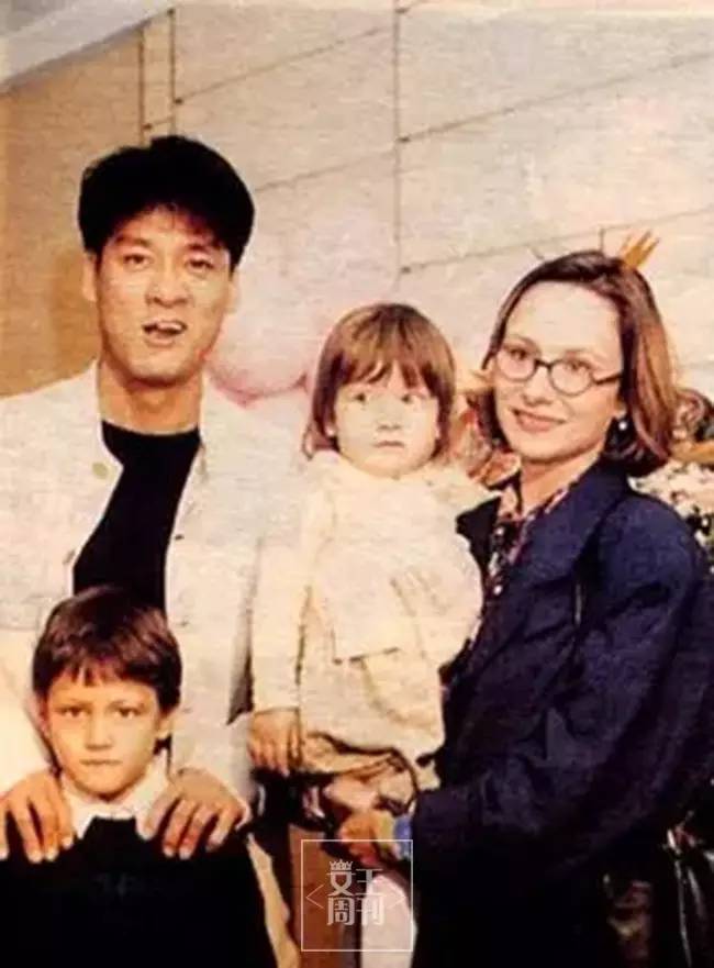 妻子患病滿頭白髮，兩人像母子，但「周華健」30年不離不棄！他才是真正的男神！