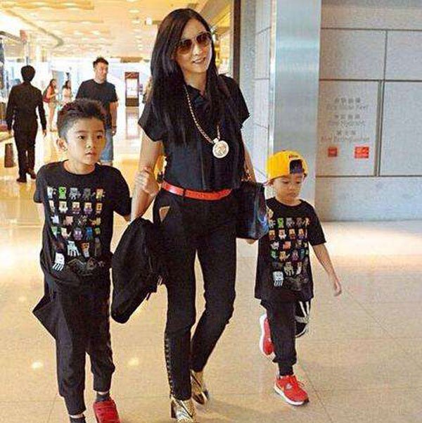 張柏芝與前夫生的Lucas、Quintus外型帥氣。
