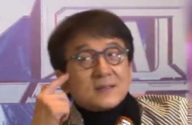 成龍：當年50個人砍我，只有他敢留下救我！我這輩子任由他欺負！
