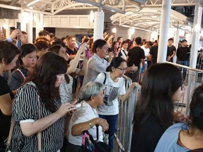馮偉衷靈柩已送到靈堂權怡鳳、徐彬、謝靜儀和宗子傑等前來弔唁