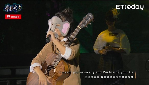 天生好歌喉！泰國小女孩「13歲純淨嗓音」征服全場　為比賽「苦練台語歌」逼哭對手：她太強了