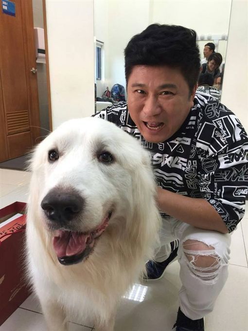 58歲的胡瓜和「已癌末的粉絲」視訊幫他打氣，沒想到通話不久「對方就離開了」！他當場難過淚崩！