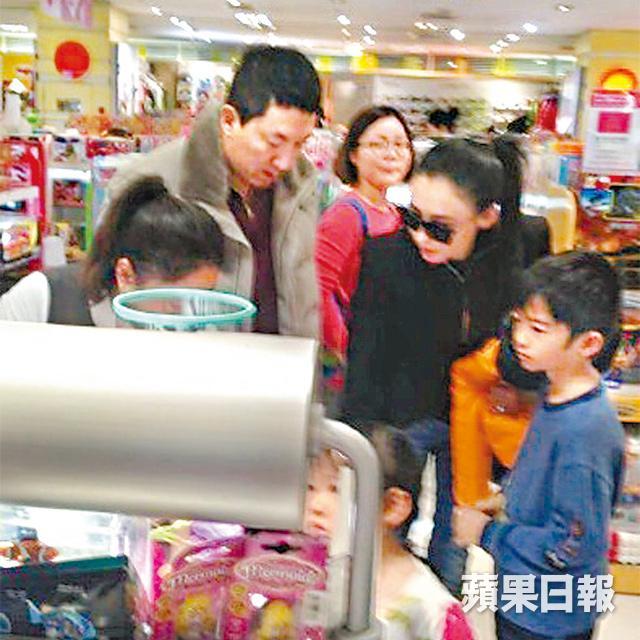 爆借種轉運！張柏芝「第三胎名字曝光」引熱議　兒子出生登記「父親欄讓大家傻眼」 